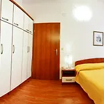 Midea *