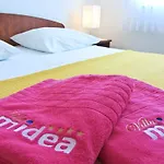 アパート Midea