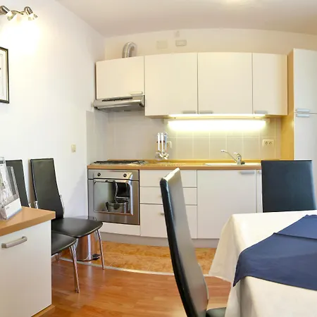 Midea Supetar
