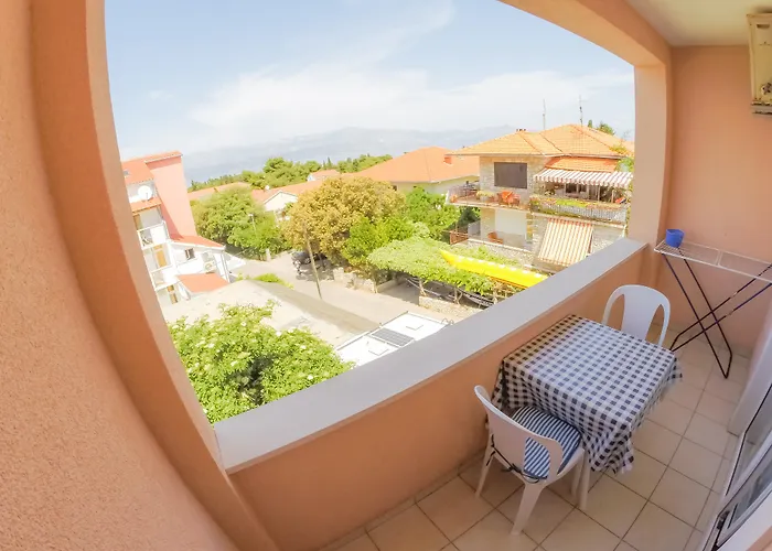 Midea Lägenhet Supetar