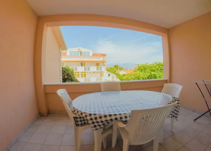 Midea Lägenhet Supetar